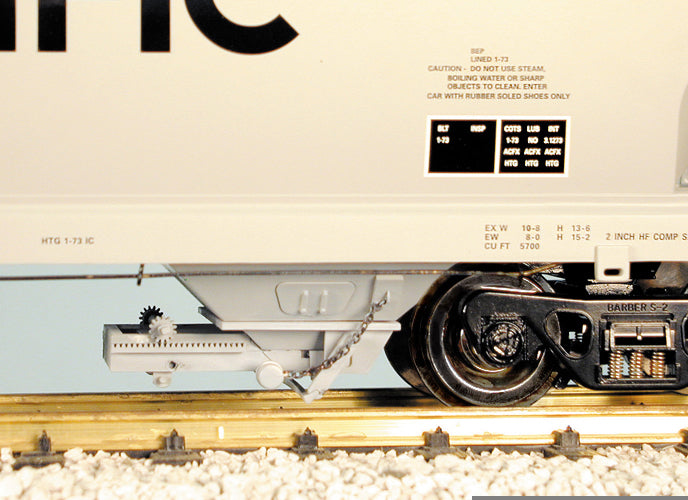 USA Trains R14109 CSX 4-BAY Center Flow Covered Hopper - Tan