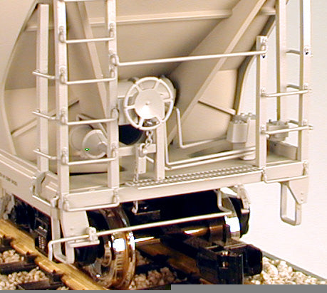 USA Trains R14109 CSX 4-BAY Center Flow Covered Hopper - Tan
