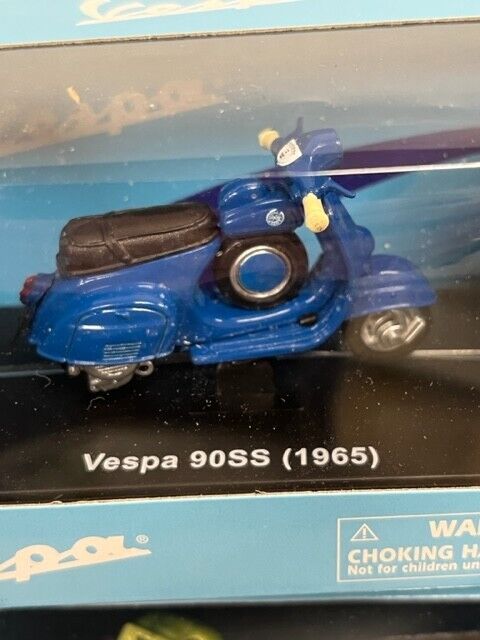 G-Scale New-Ray 1965 Vespa 90SS Moped 1:32 diecast Model - Blue