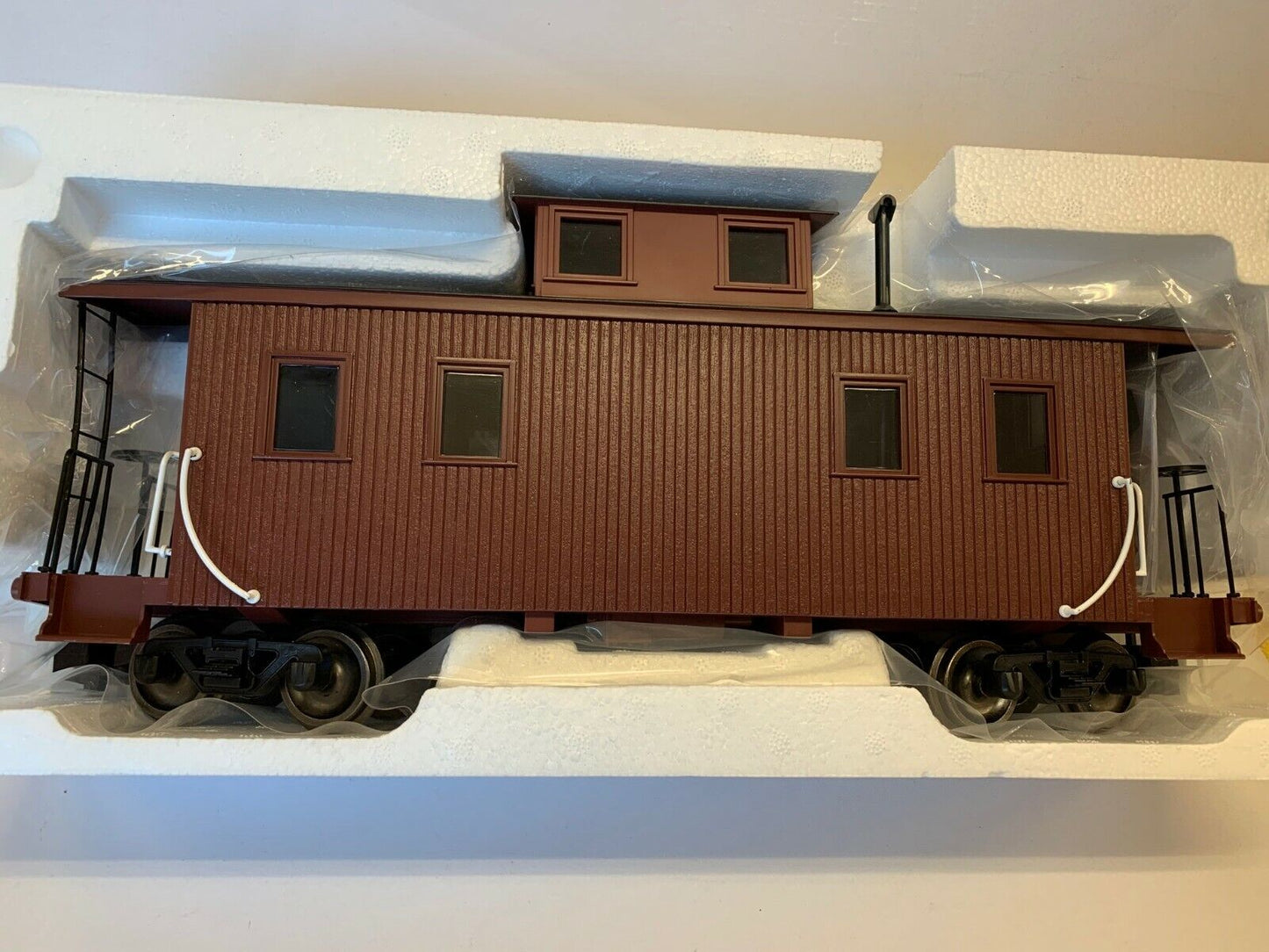 Bachmann 93804 UNLETTERED Eight-Wheel Center Cupola Caboose with Metal Wheels