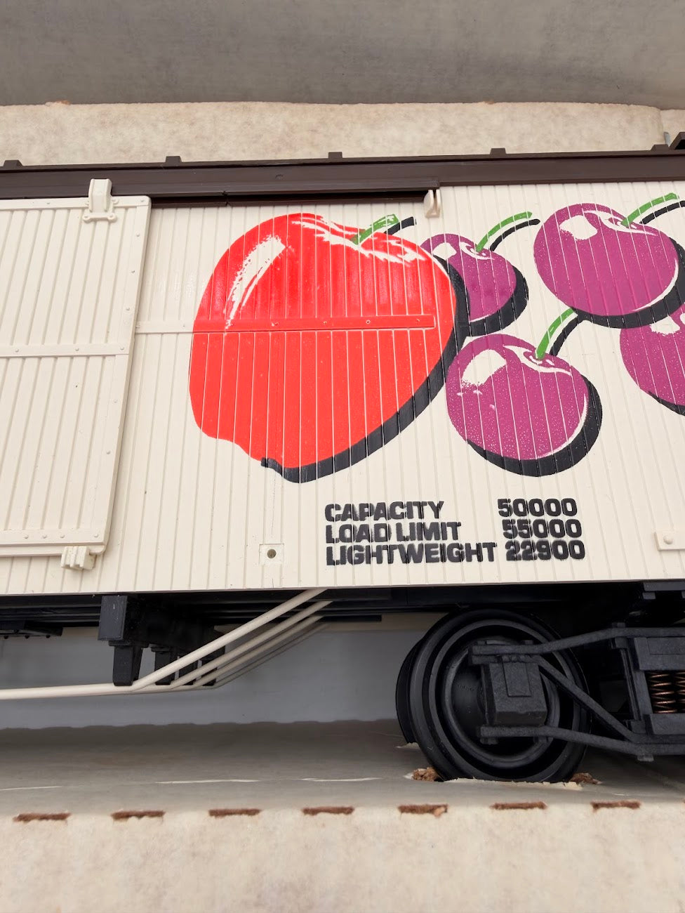 Delton Locomotive Works Hansen's Natural Premium Soda Off White 152B Boxcar - Limited Run