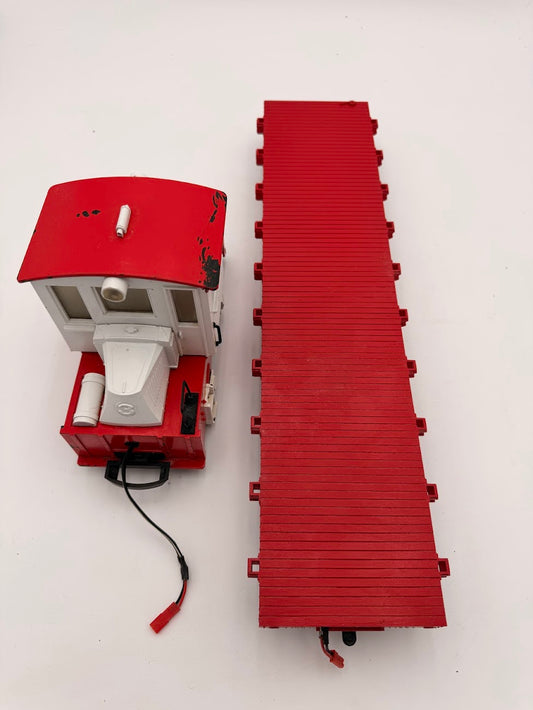 Hartland 09702 G Scale Steeple-Cab Diesel Switcher EX with Flat Car