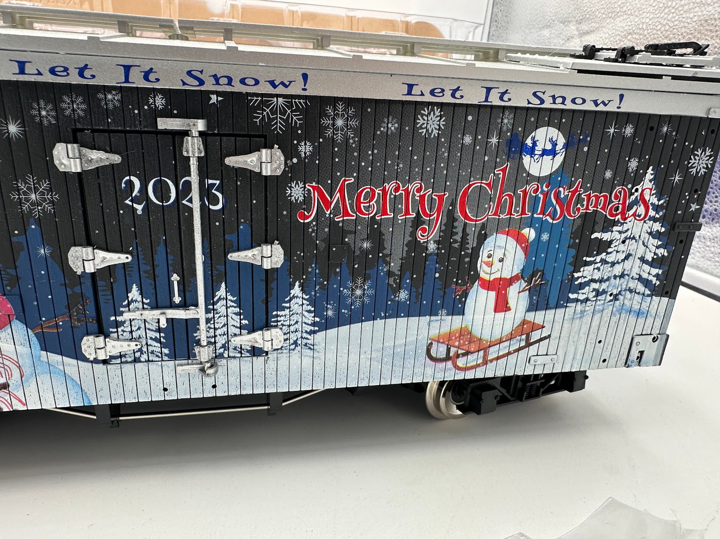 USA Trains R13041 CHRISTMAS Reefer 2023 "LET IT SNOW" Exclusive Color with Ball Bearing Wheels