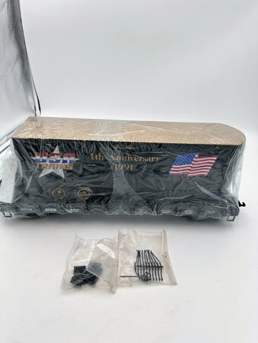 USA Trains RU 1991 Vintage Piggyback Flat Car with Custom 4th Anniversary Trailer