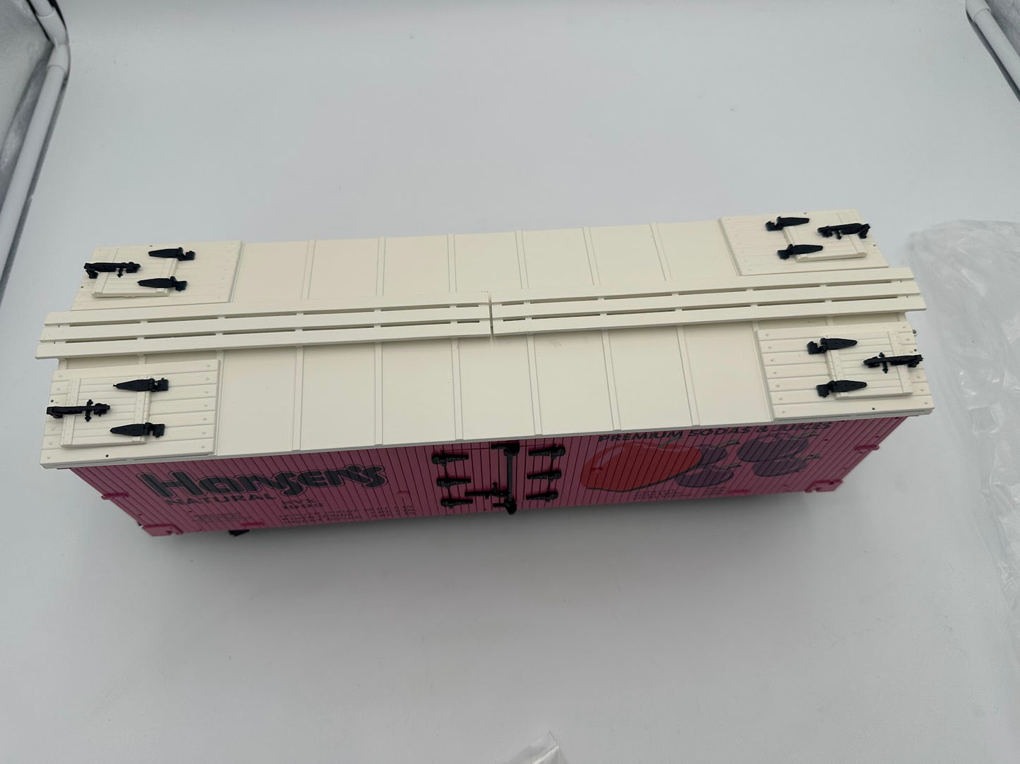 USA Trains Hansen's Natural Premium Soda RARE PINK Boxcar with Metal Wheels - Limited Run