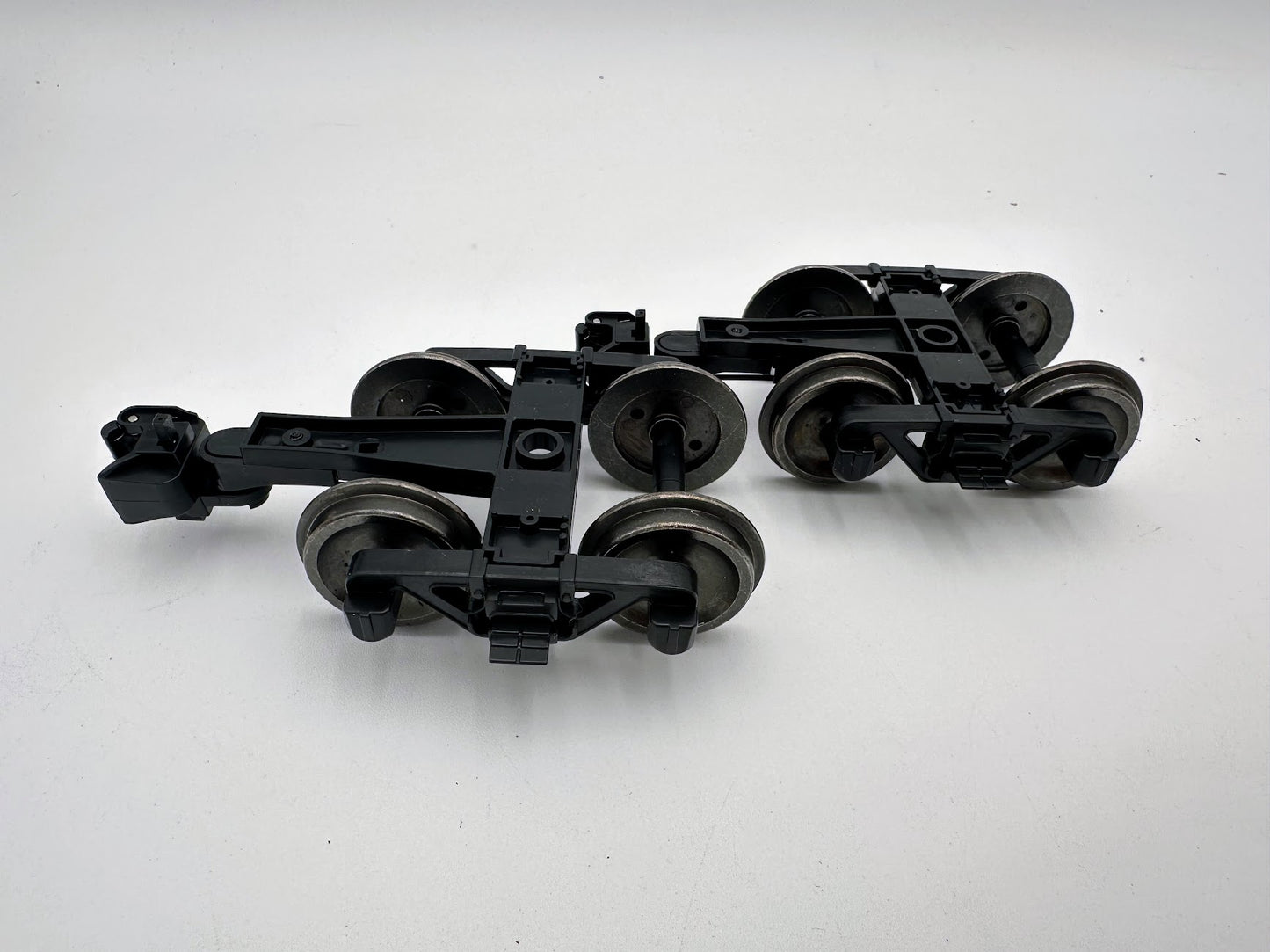 2 BACHMANN G-SCALE Bettendorf Freight Trucks with Metal Wheels and Knuckle Couplers