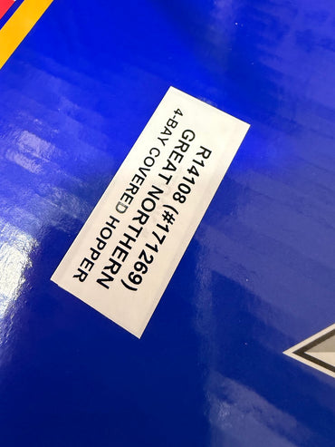 USA Trains R14108 Great Northern 4-BAY Center Flow Covered Hopper - GREEN