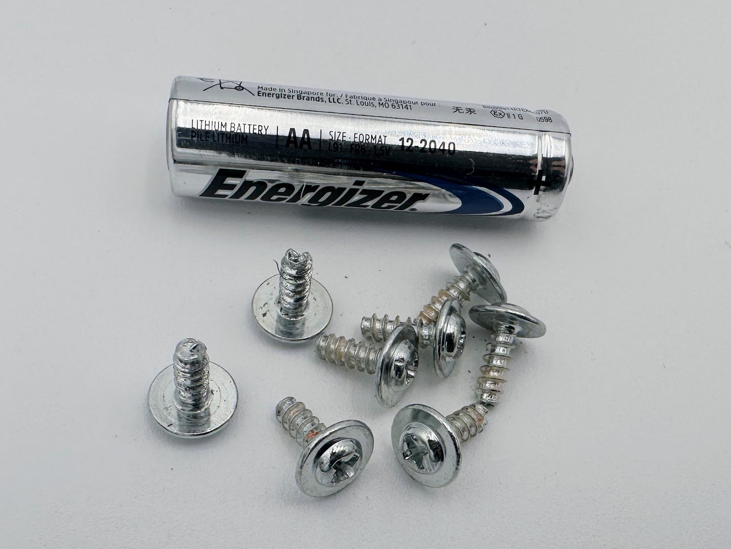 8 WASHER HEAD SCREWS From Bachmann G Scale To Attach Trucks to Underframe Assembly