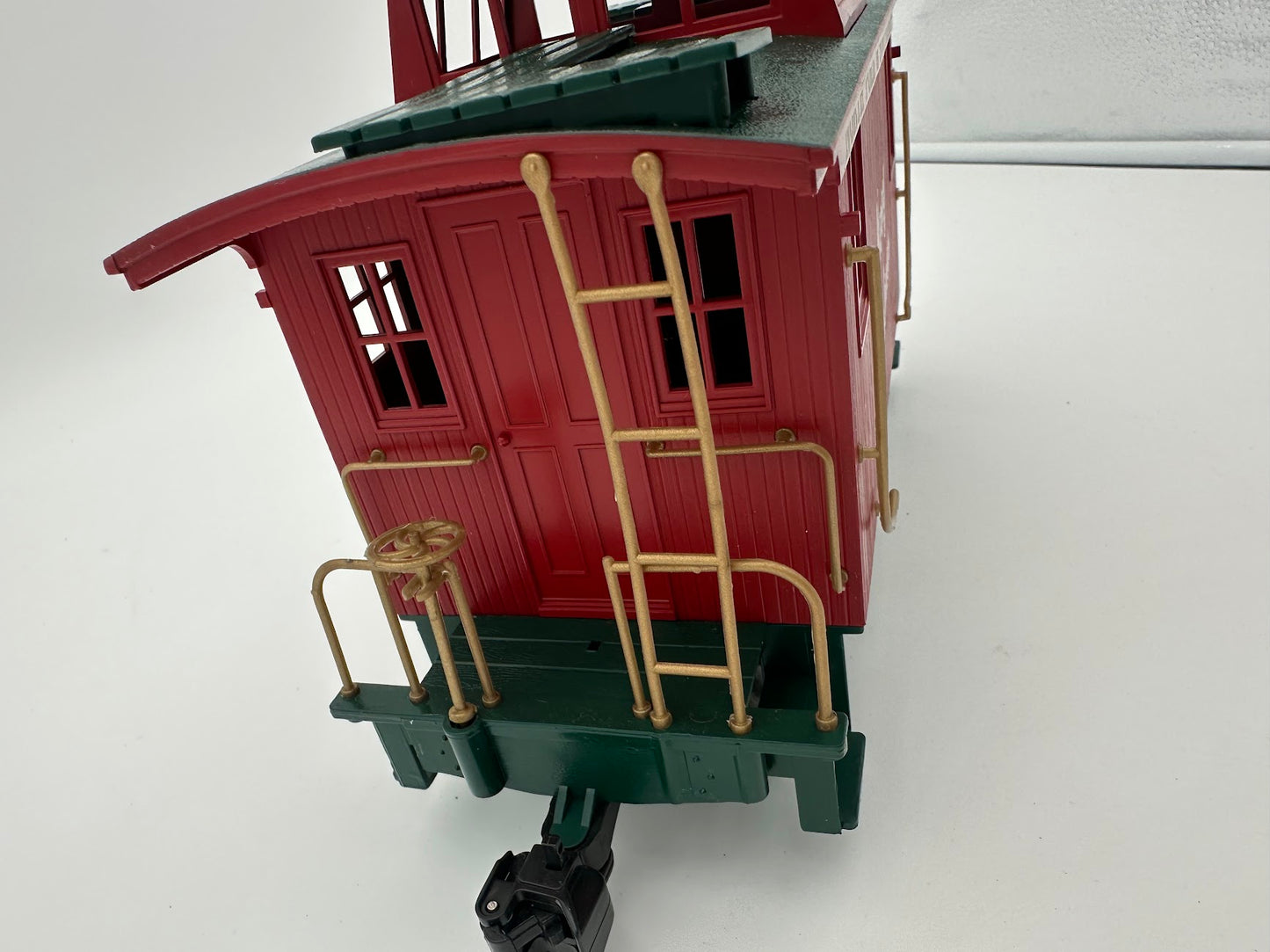 Bachmann North Pole & Southern Christmas Caboose with Metal Wheels - RED