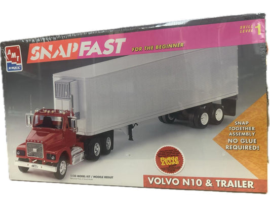 AMT ERTL Snapfast 1/32 Volvo N10 Truck & Reefer Trailer Kit made in 1994
