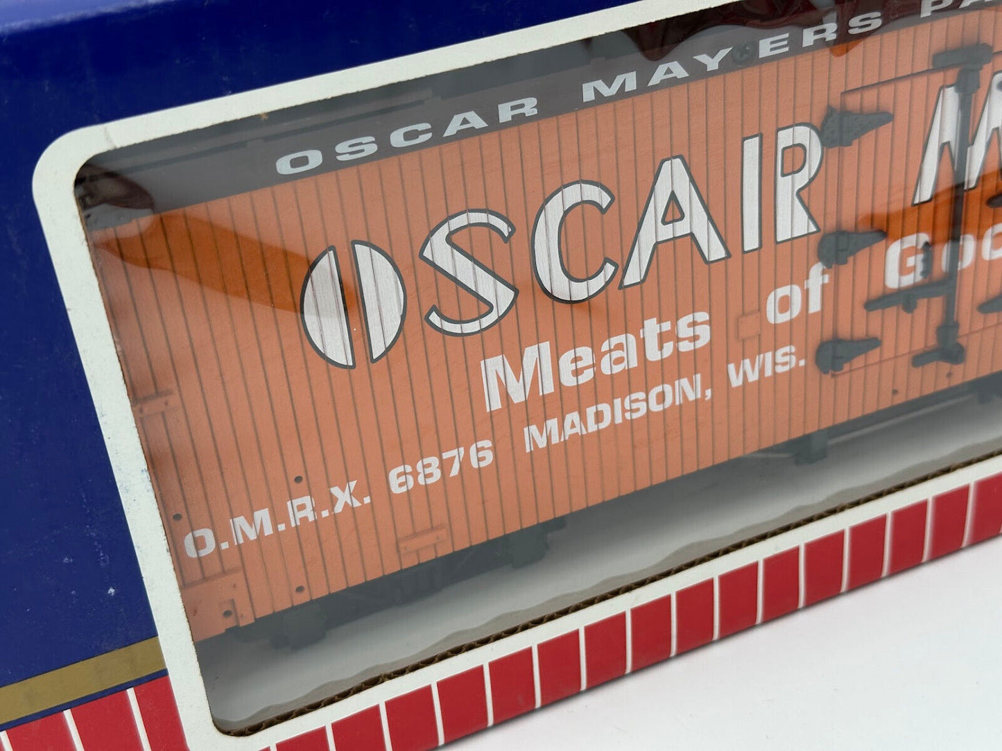 USA Trains R16216 Oscar Mayers Reefer Car OMRZ 6876 - RARE Oscar Mayer Wiener
