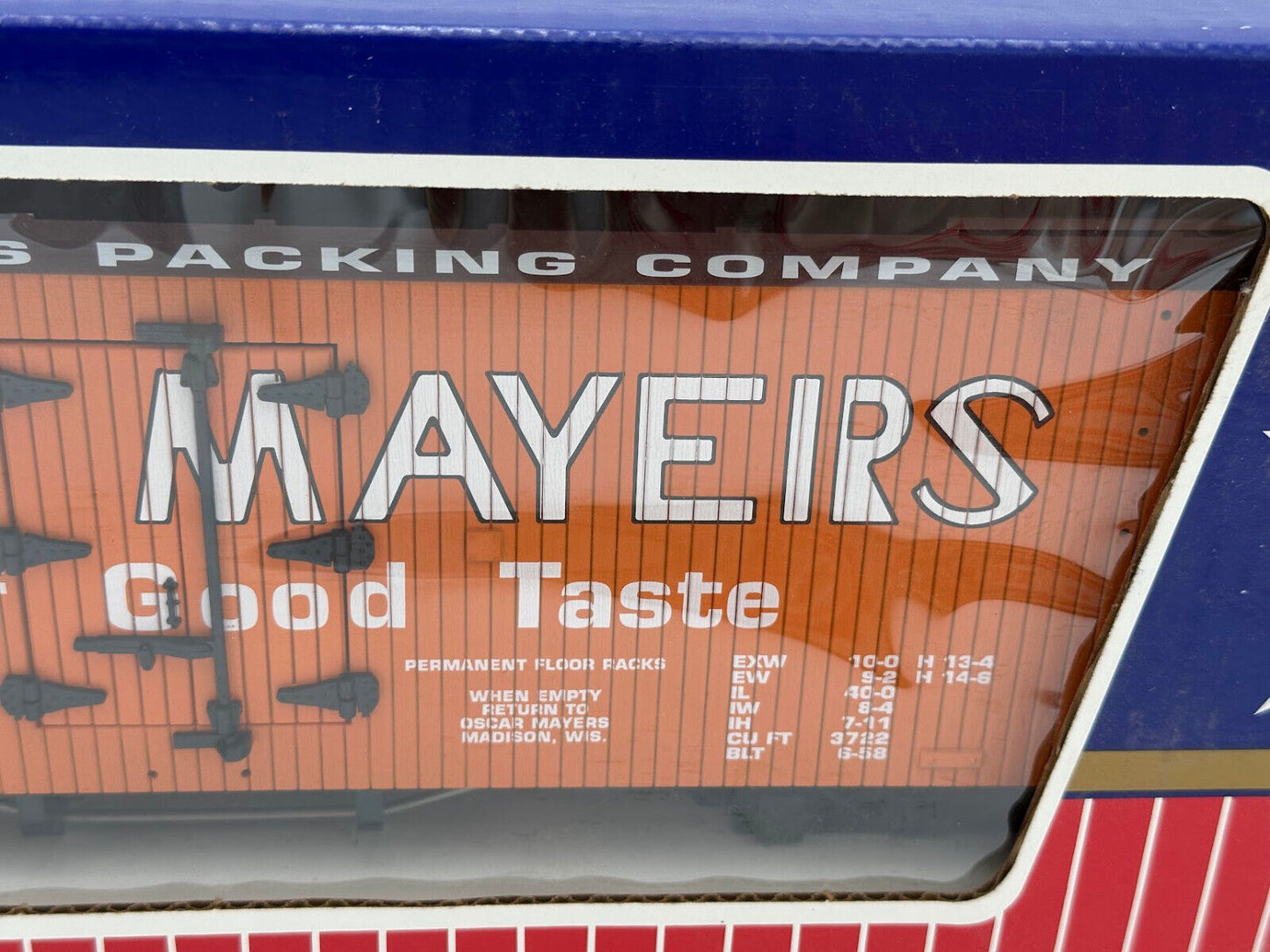 USA Trains R16216 Oscar Mayers Reefer Car OMRZ 6876 - RARE Oscar Mayer Wiener