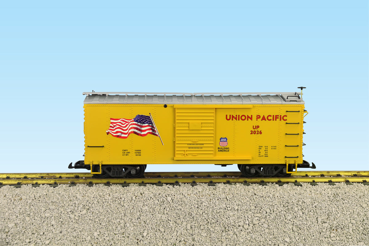 USA Trains R19166B UNION PACIFIC Flag Steel Boxcar YELLOW/SILVER #2026