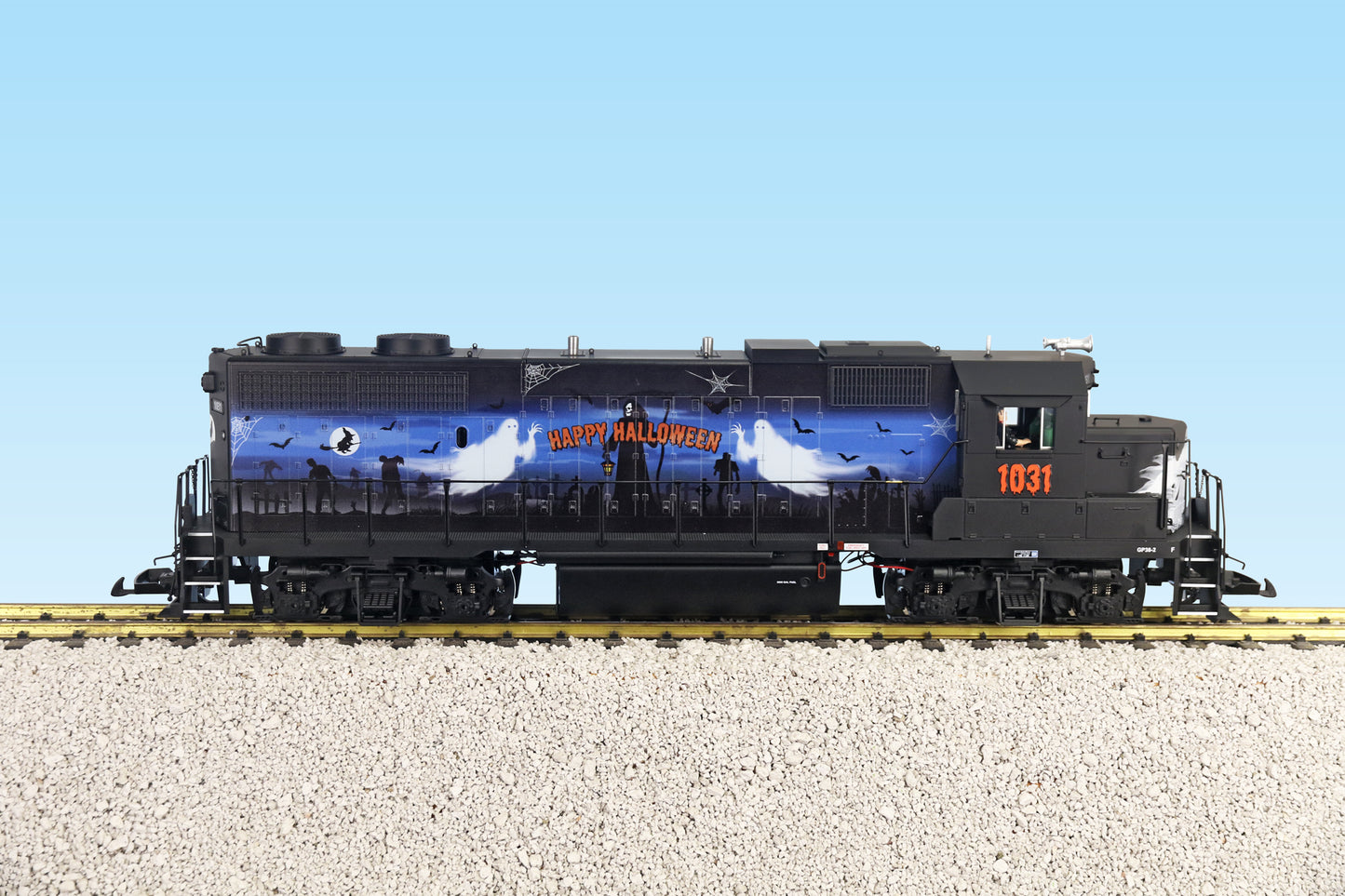 USA Trains GP38-2 HALLOWEEN BLUE/SILVER/BLACK #1031 DIESEL R22241 with Smoke and Lights