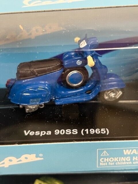 G-Scale New-Ray 1965 Vespa 90SS Moped  1:32 diecast Model - Blue