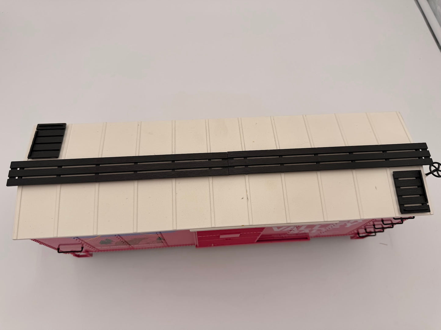 USA Trains Beaver Valley Salt PINK Reefer Boxcar - Limited Run