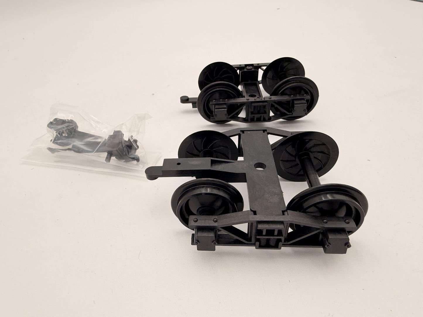 USA Trains Arch Bar Freight Car Trucks R2032 with wheels and knuckle couplers