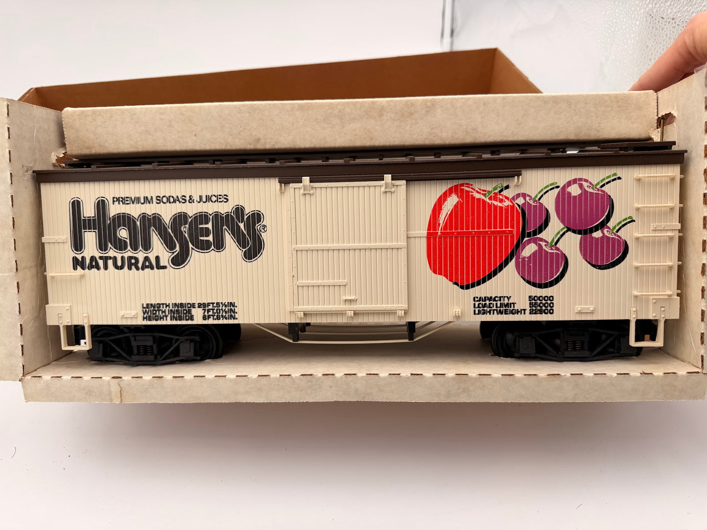 Delton Locomotive Works Hansen's Natural Premium Soda Off White 152B Boxcar - Limited Run