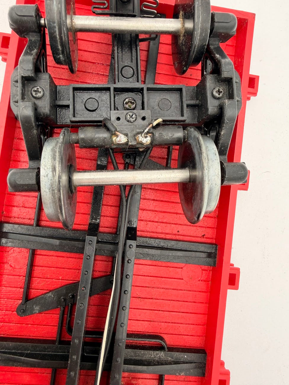 Hartland 09702 G Scale Steeple-Cab Diesel Switcher EX with Flat Car