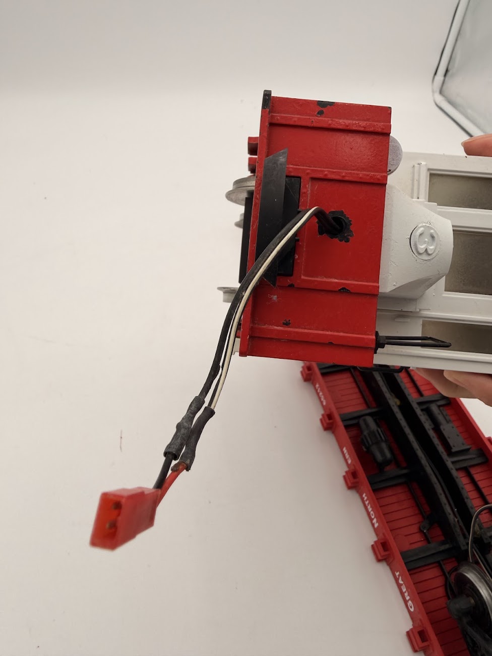 Hartland 09702 G Scale Steeple-Cab Diesel Switcher EX with Flat Car