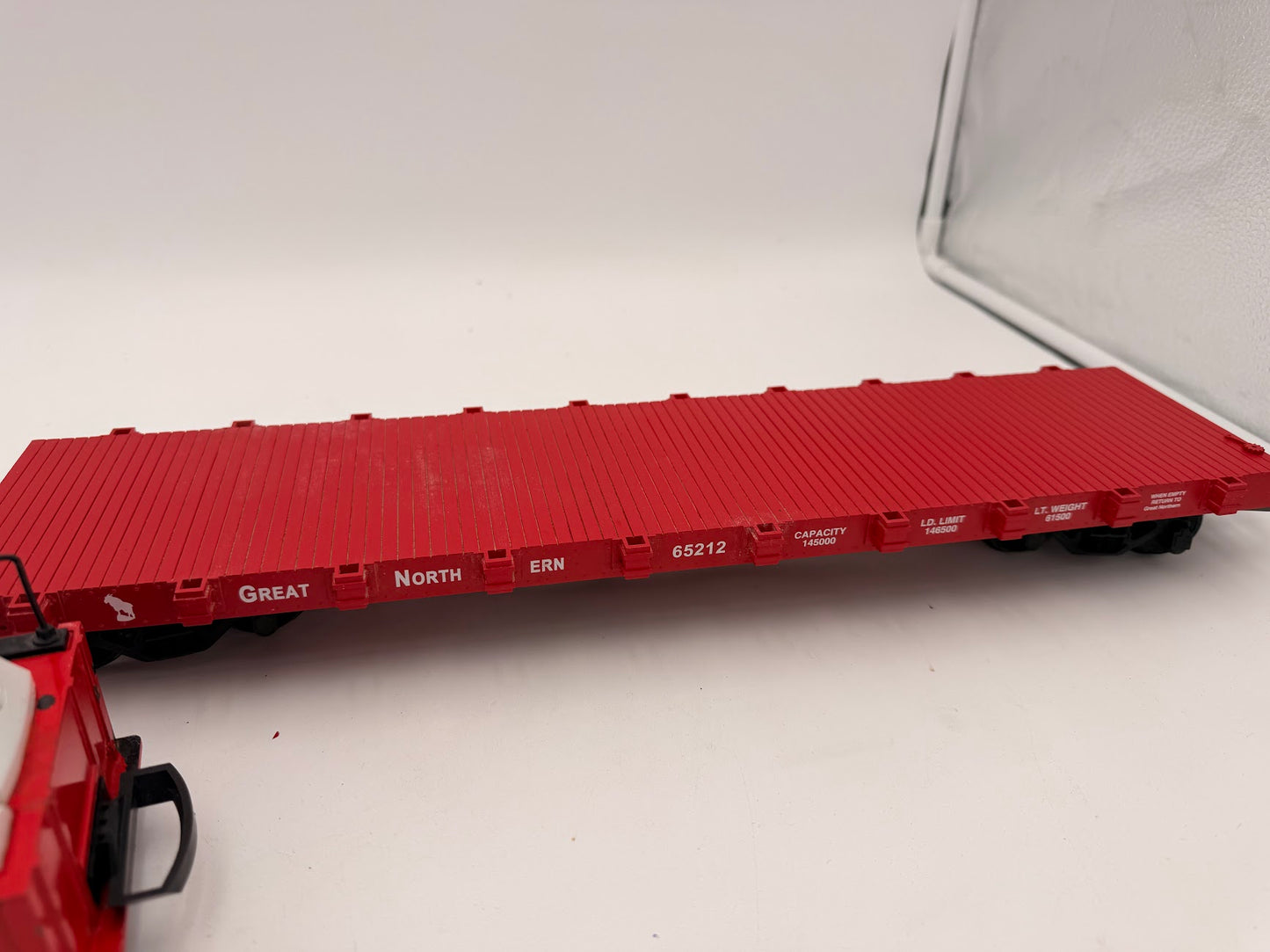 Hartland 09702 G Scale Steeple-Cab Diesel Switcher EX with Flat Car