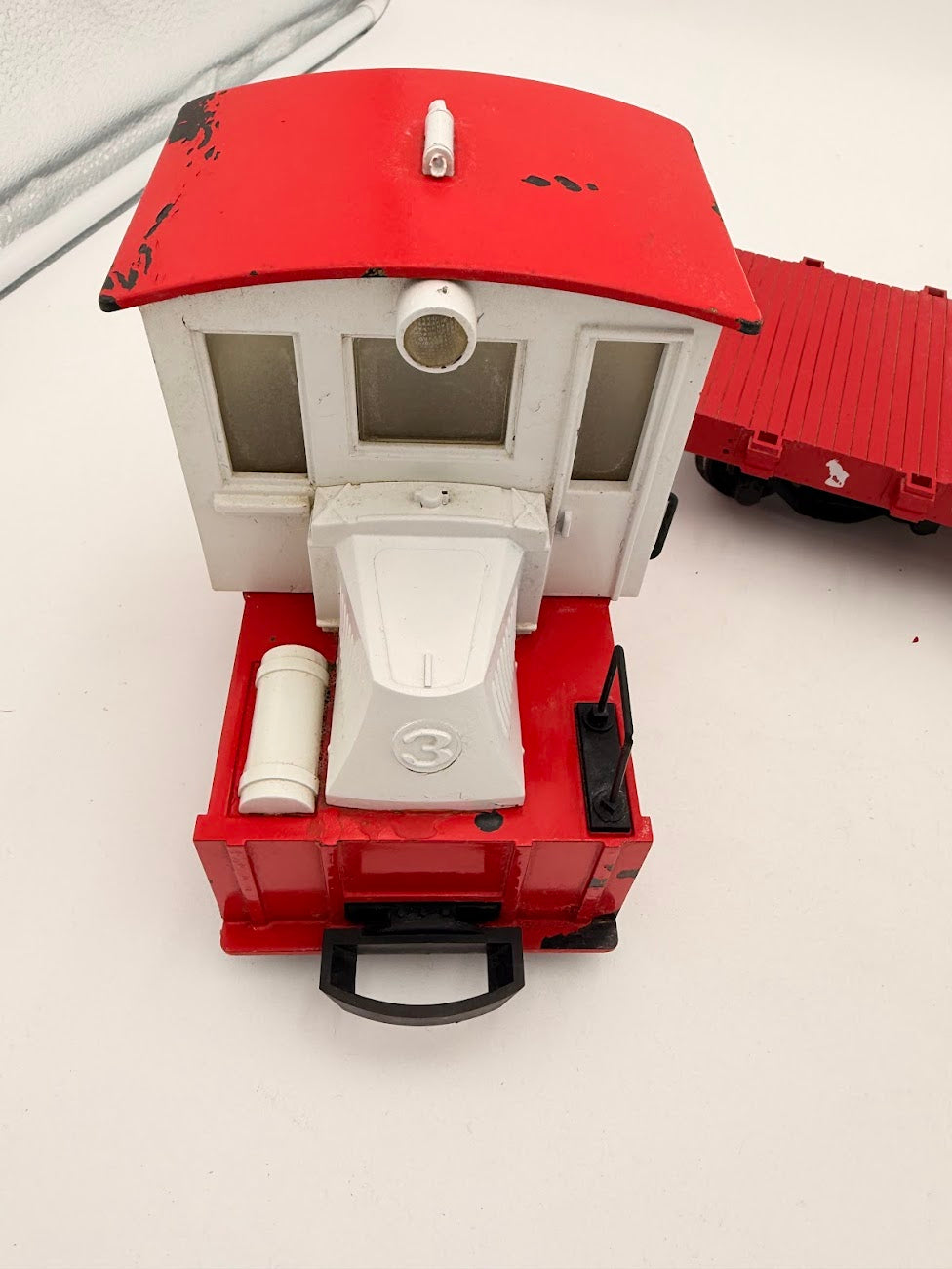 Hartland 09702 G Scale Steeple-Cab Diesel Switcher EX with Flat Car