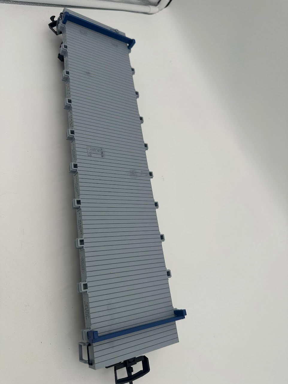 USA TRAINS 2 pieces Low End Barrier Pieces for Flat Cars - Blue or Dark Gray