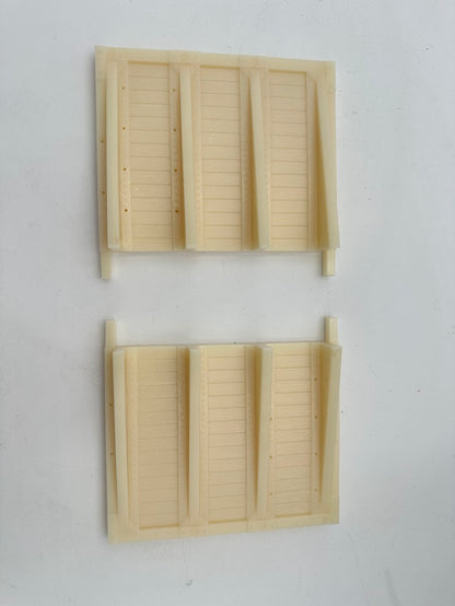 USA TRAINS R17-04 Bulk Head Ends for Flat Car - 2 PIECES