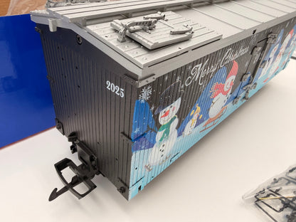 SPECIAL COLOR USA Trains R13043 CHRISTMAS Reefer 2025 "Snowmen" Holiday Boxcar - Black