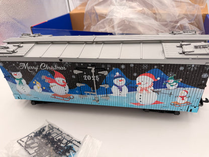 SPECIAL COLOR USA Trains R13043 CHRISTMAS Reefer 2025 "Snowmen" Holiday Boxcar - Black
