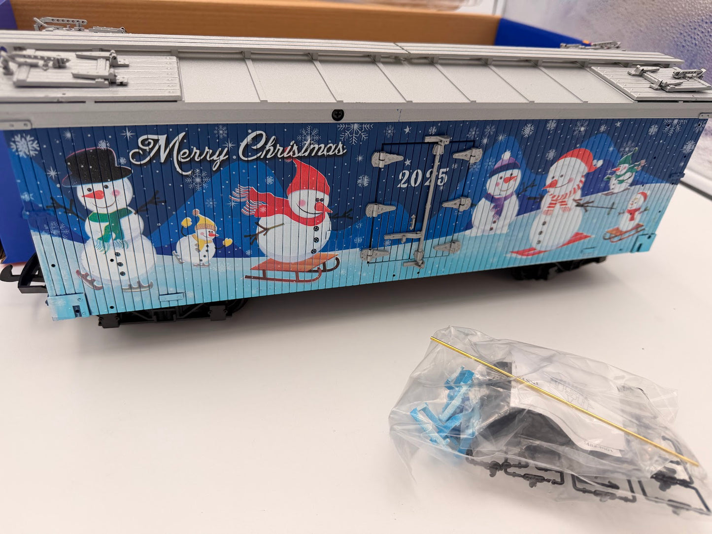 SPECIAL COLOR USA Trains R13043 CHRISTMAS Reefer 2025 "Snowmen" Holiday Boxcar - BLUE