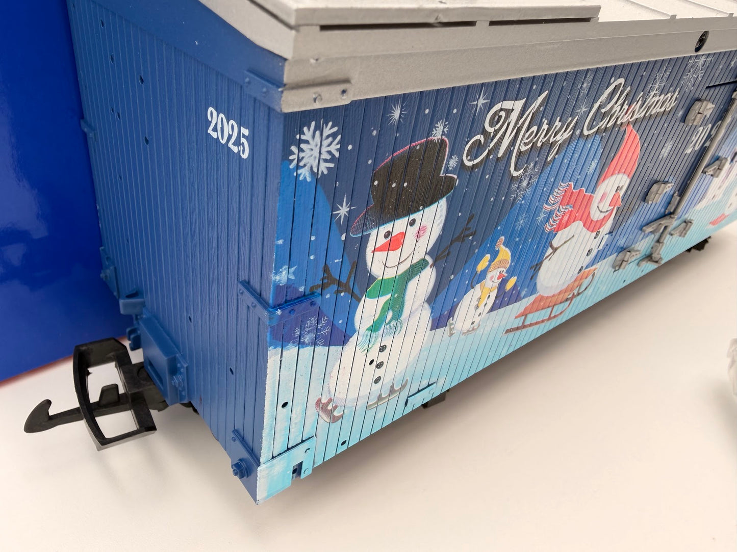 SPECIAL COLOR USA Trains R13043 CHRISTMAS Reefer 2025 "Snowmen" Holiday Boxcar - BLUE