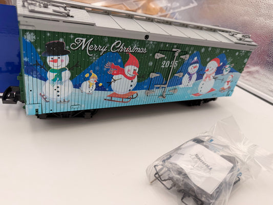 SPECIAL COLOR USA Trains R13043 CHRISTMAS Reefer 2025 "Snowmen" Holiday Boxcar - GREEN