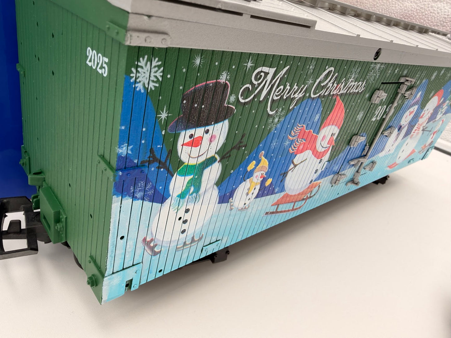 SPECIAL COLOR USA Trains R13043 CHRISTMAS Reefer 2025 "Snowmen" Holiday Boxcar - GREEN