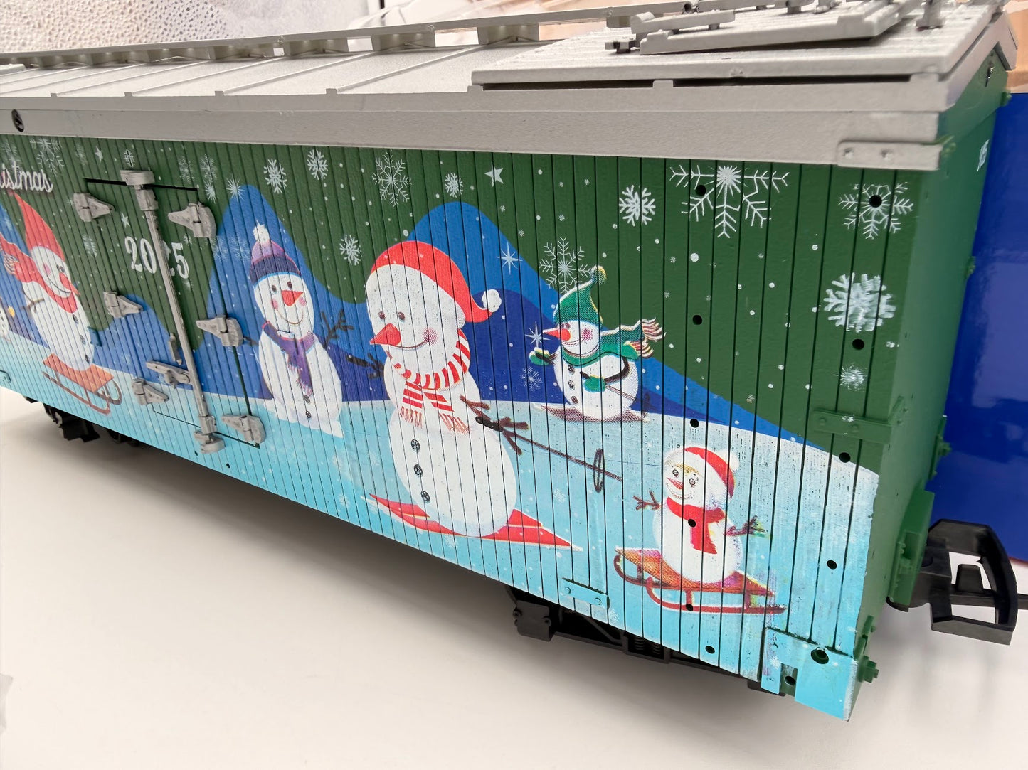SPECIAL COLOR USA Trains R13043 CHRISTMAS Reefer 2025 "Snowmen" Holiday Boxcar - GREEN