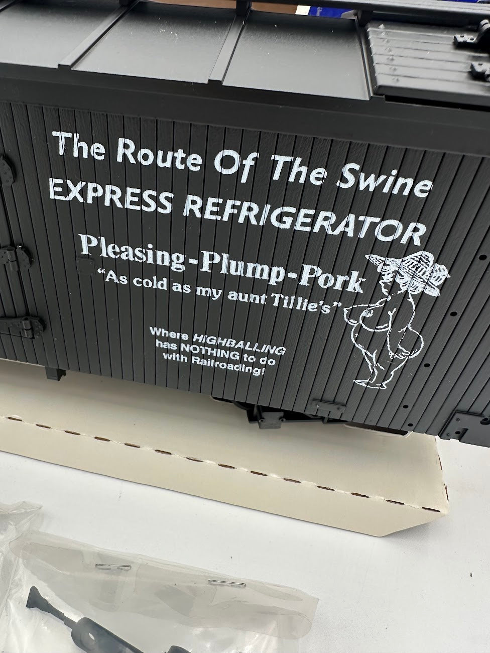 USA Trains Hog Canyon Lines Reefer Boxcar Black - Limited Run