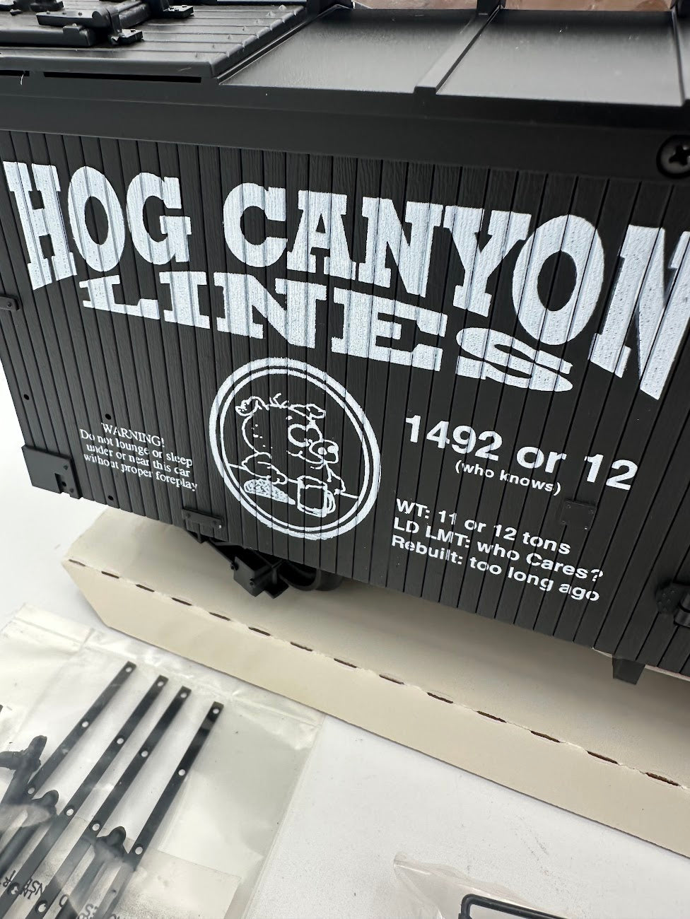 USA Trains Hog Canyon Lines Reefer Boxcar Black - Limited Run