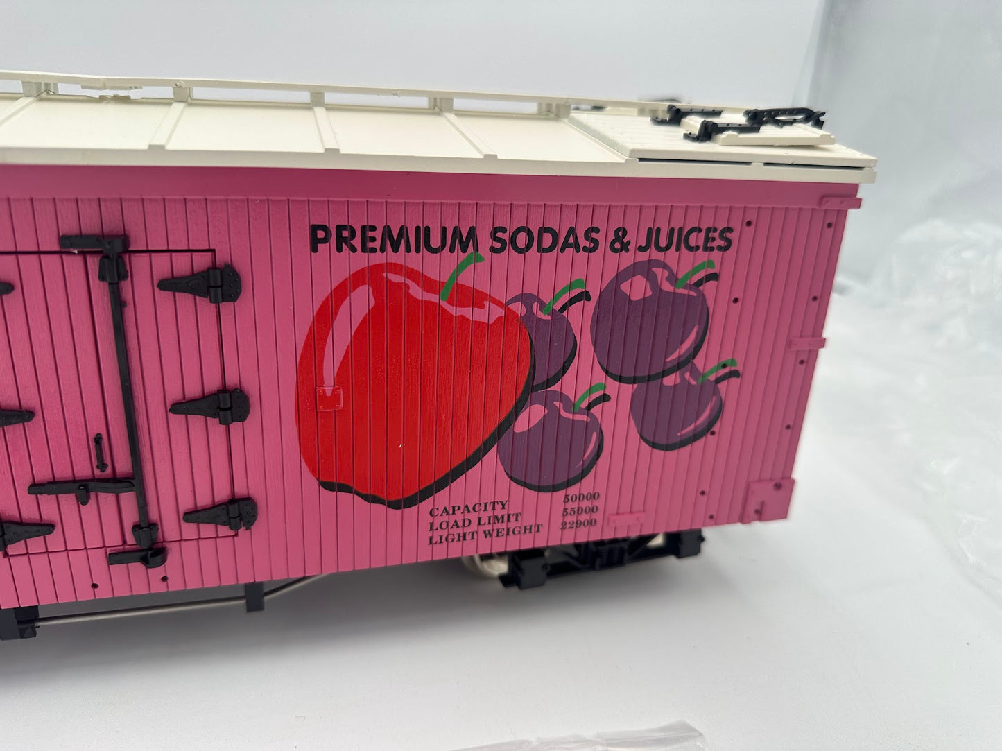 USA Trains Hansen's Natural Premium Soda RARE PINK Boxcar with Metal Wheels - Limited Run