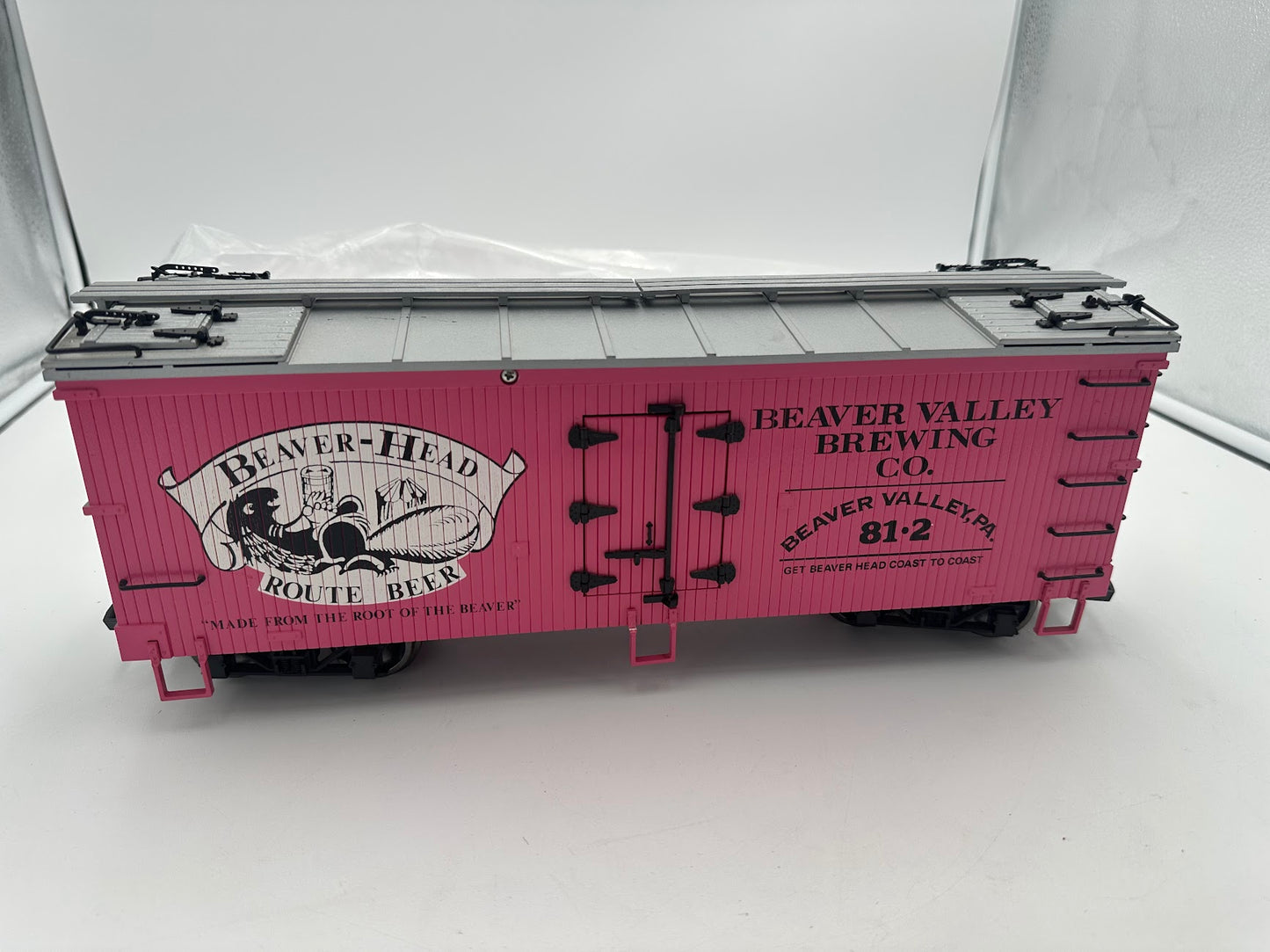 USA Trains Beaver Valley Brewing Company Reefer Pink Boxcar with Metal Wheels - Limited Run