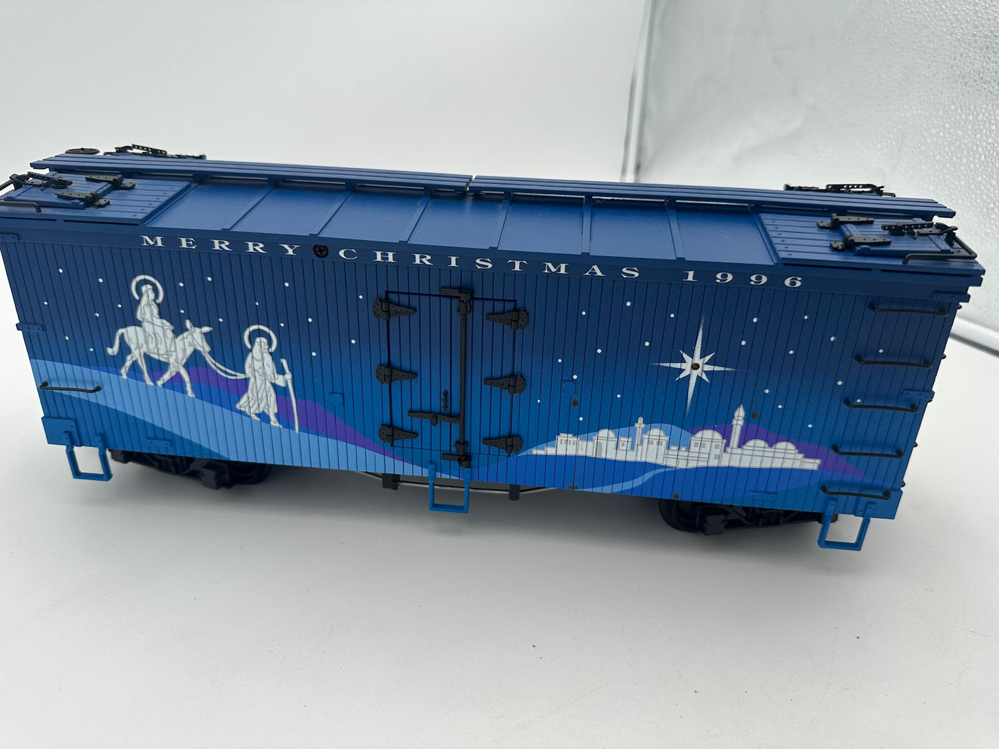 USA Trains R13014 1996 Vintage Christmas Reefer with Joseph and Mary - BLUE