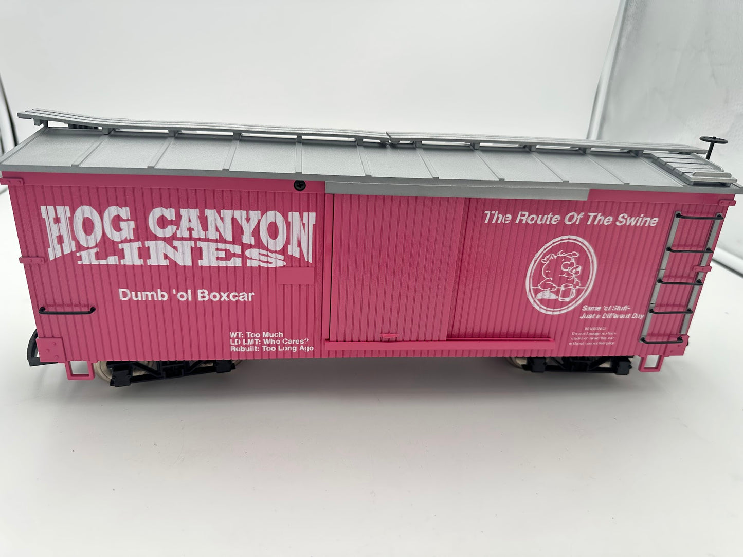 USA Trains Hog Canyon Lines Reefer PINK Boxcar with Roll-EZ Metal Wheels - Limited Run