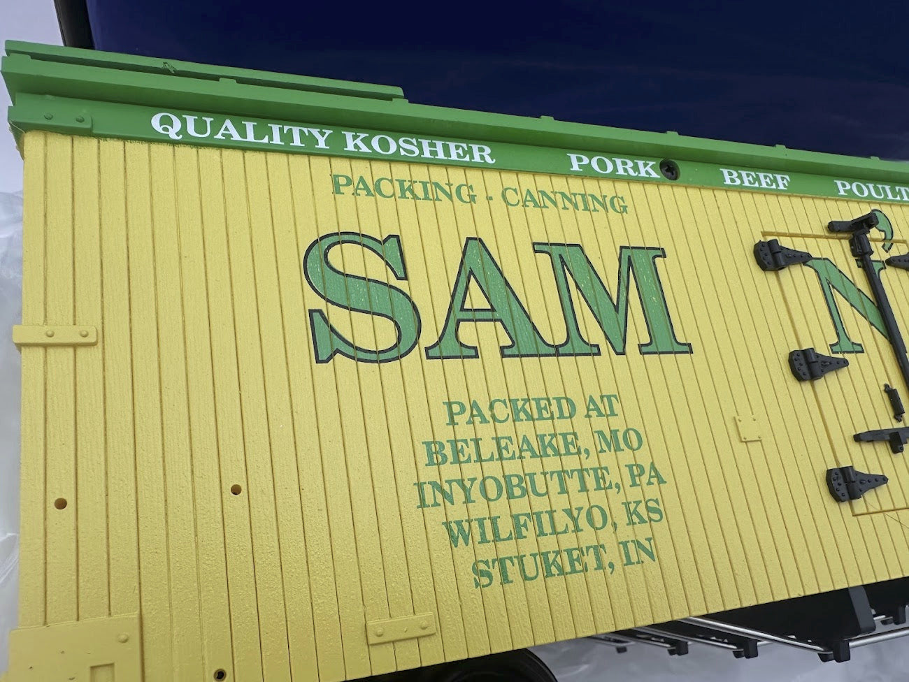 USA TRAINS R16056 SAM-N-ELLA REEFER, YELLOW 1 of 1