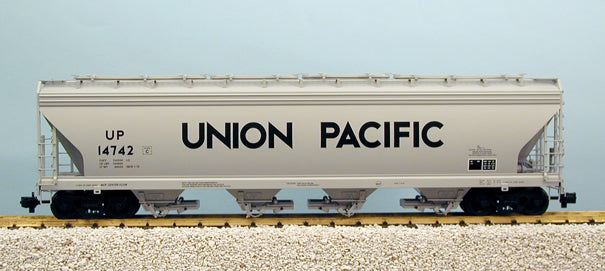 USA Trains R14104 UNION PACIFIC 4-BAY Center Flow Covered Hopper - GRAY
