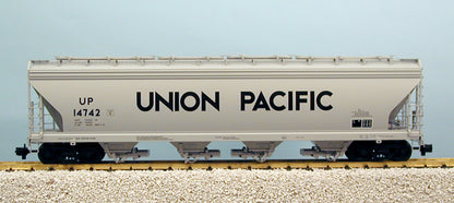 USA Trains R14104 UNION PACIFIC 4-BAY Center Flow Covered Hopper - GRAY