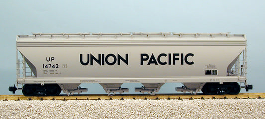 USA Trains R14104 UNION PACIFIC 4-BAY Center Flow Covered Hopper - GRAY