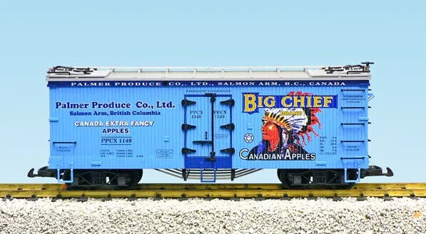 USA Trains R16475A U.S. REEFER CAR Big Chief Apples, Blue and Silver