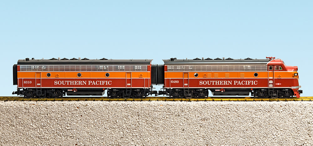 USA Trains R22288 SOUTHERN PACIFIC F7 AB UNITS DAYLIGHT Diesel Locomotive