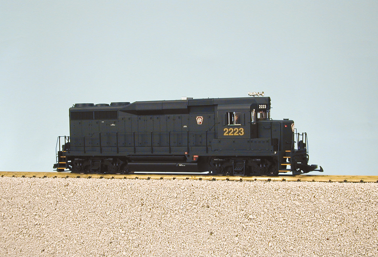 USA Trains G Scale R22457 - PENNSYLVANIA (BRUNSWICK GREEN) GP30 Locomotive