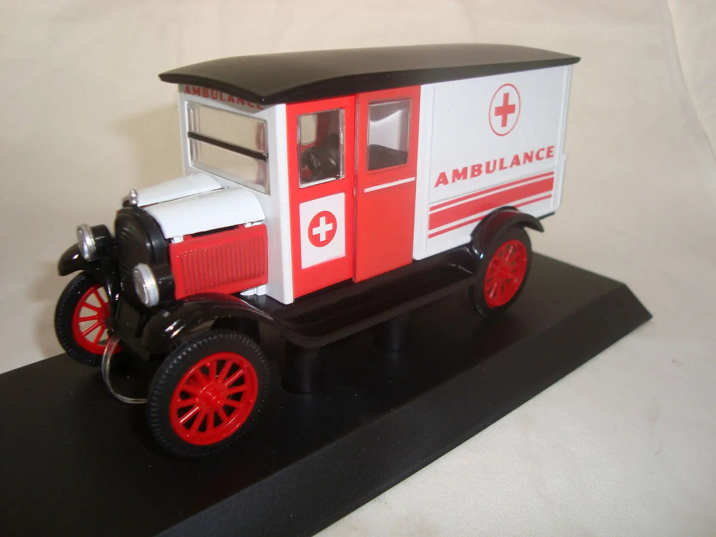 New Ray 1/32 1924 Chevy 1-Ton Series H Ambulance Diecast Metal Truck