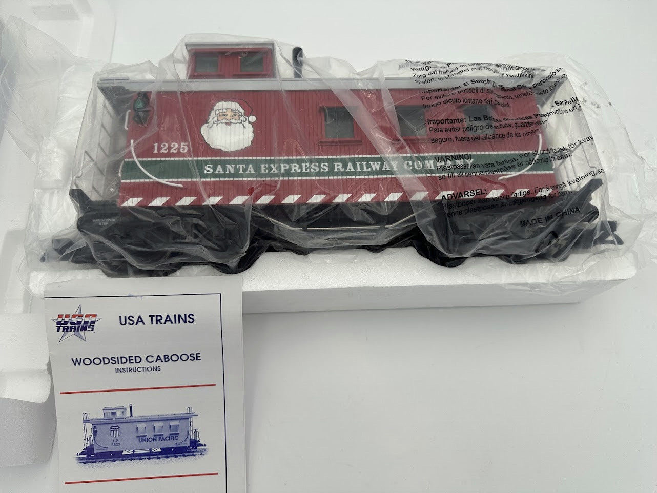 USA Trains R12026 #1225 CHRISTMAS Santa Woodside Lighted Caboose Metal Wheels